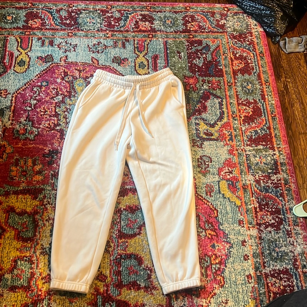 Fabletics Material Soft And Cream Color - image 1